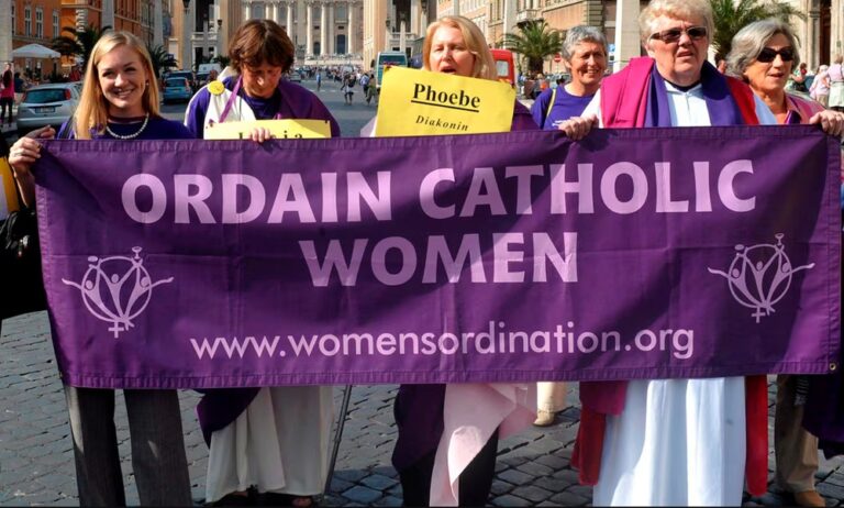 Comisión vaticana excluye la posibilidad de ordenar mujeres como diáconos
