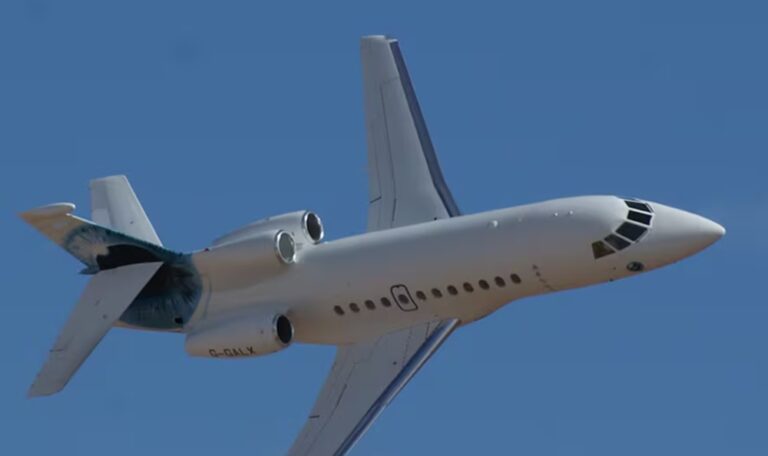 Segundo avión evita chocar con avión militar de EE. UU. cerca de Venezuela