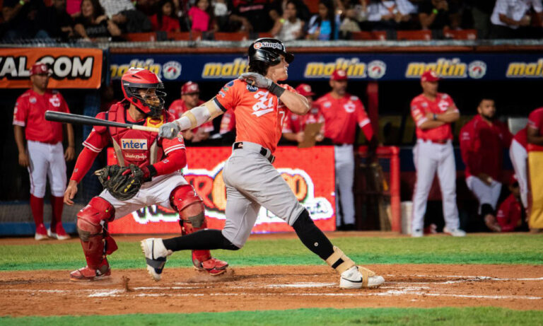 Águilas queda eliminado del Round Robin tras caer 8-1 ante Cardenales