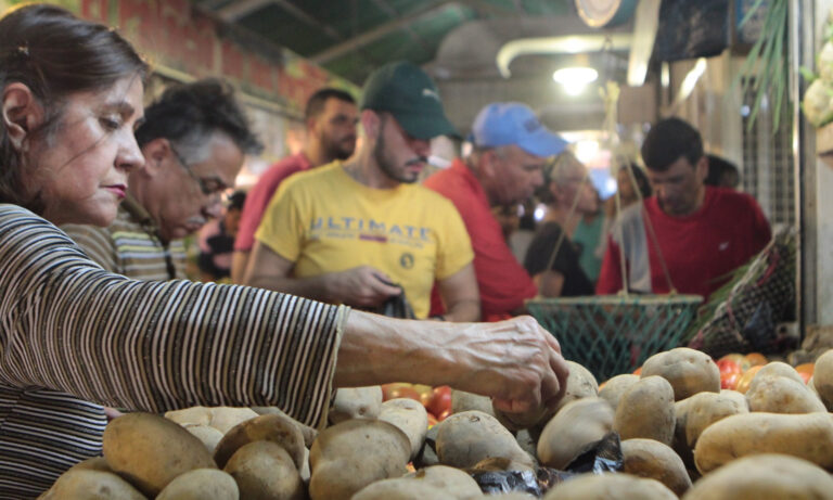 Un marabino necesitó Bs. 195.149 o $655 para cubrir la canasta alimentaria de diciembre