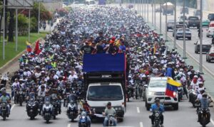 Oficialistas realizan caravana en Caracas por la libertad de Maduro