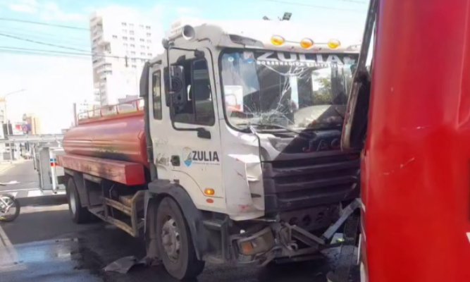 Reportan “varios heridos” tras choque entre gandola y microbús en Bella Vista con Cecilio Acosta