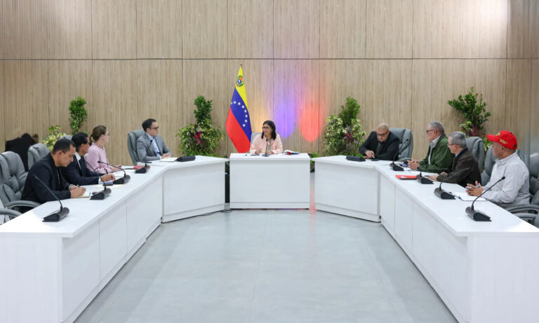 Delcy Rodríguez advierte que “no hay agente externo que gobierne” al país