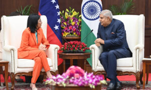 Delcy Rodríguez pide “fortalecer relaciones bilaterales” con la India
