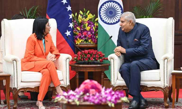 Delcy Rodríguez pide “fortalecer relaciones bilaterales” con la India