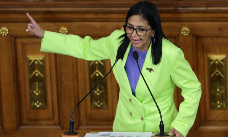 Delcy Rodríguez asegura que si le tocara ir a Washington iría de “pie”, “no arrastrada”