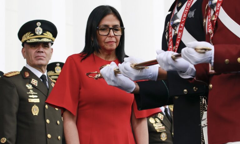 La Fanb reconoce a Delcy Rodríguez como su “comandante en jefe”