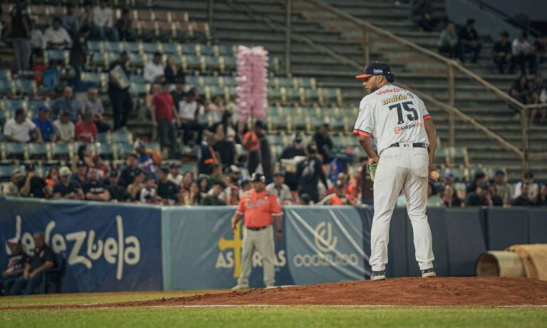 Águilas cae 11-3 contra Caribes en Maracaibo y empata serie entre ambos