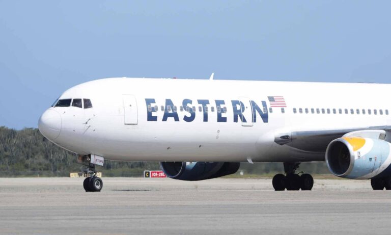 Llega primer vuelo con migrantes deportados desde EE. UU. tras caída de Maduro