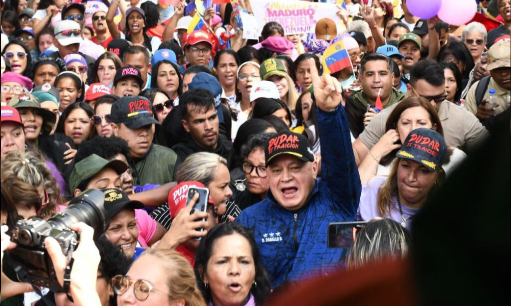 Cabello a quienes “se ríen de la desgracia” del bombardeo de EE. UU.: “Aquí sigue la revolución”