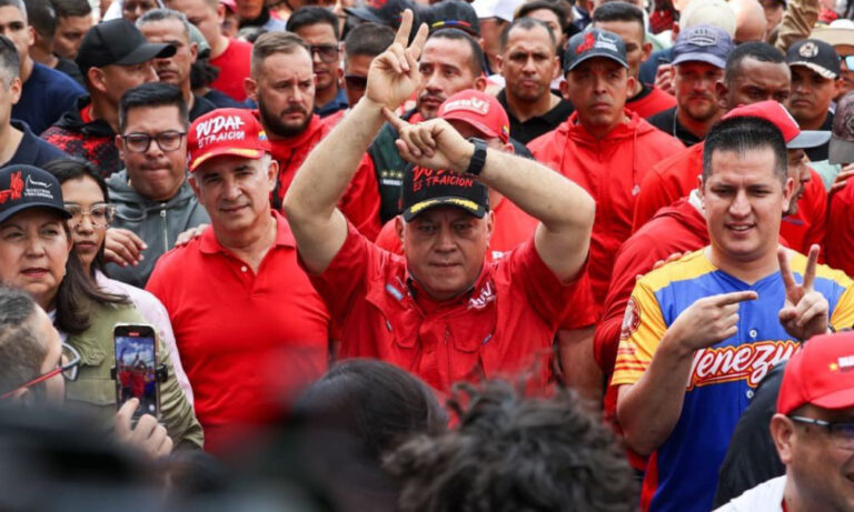 Cabello sostiene que “todo el país ha salido” a exigir la liberación de Maduro