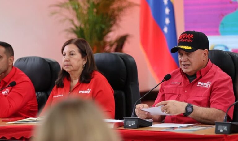 Cabello cifra en 808 los excarcelados y niega que haya presos políticos