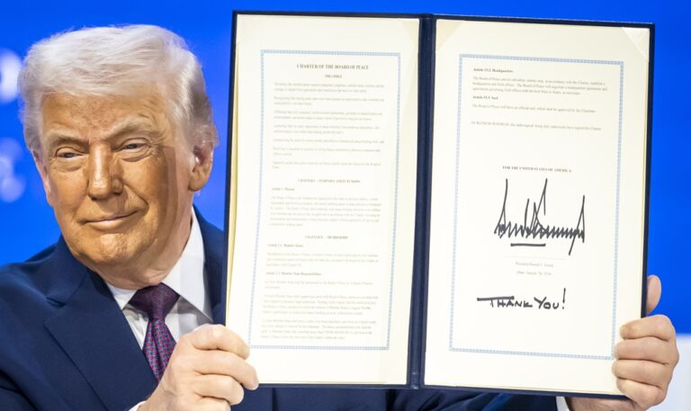 Trump lanza su Junta de Paz en Davos, arropado por una veintena de gobernantes