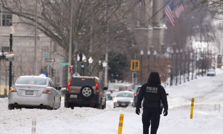 Millones de estadounidenses continuarán bajo peligrosa ola de frío este fin de semana