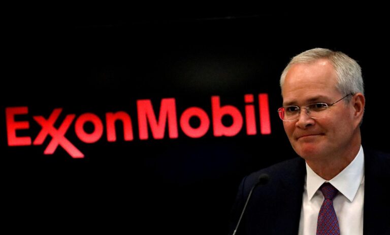 Trump sugiere que dejará a ExxonMobil “fuera” de Venezuela tras comentario de su CEO