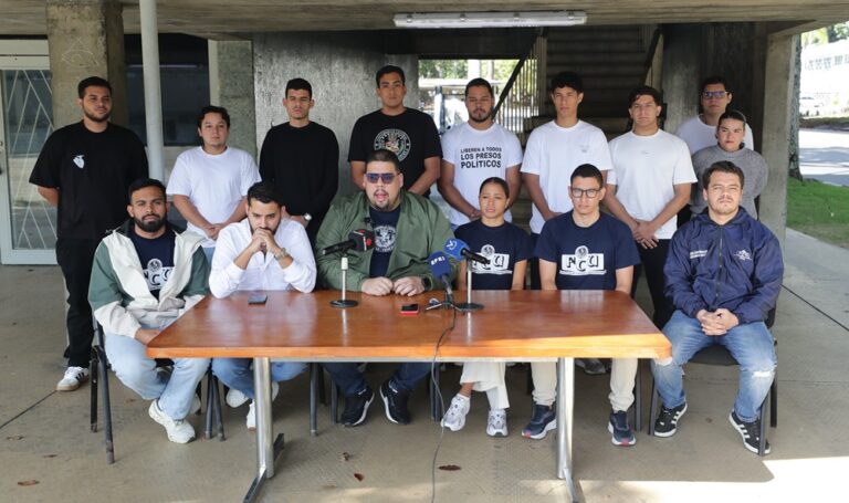 Movimiento estudiantil exige transición sin persecución ni presos políticos