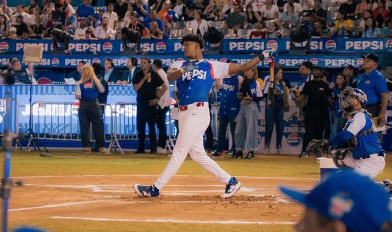 Francisco Rentería formaliza su vínculo con los Phillies