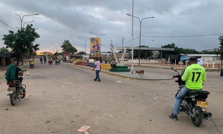 Reabren paso fronterizo en Paraguachón y se reactiva el comercio