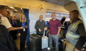 Ciudadano peruano‑norteamericano liberado en Venezuela es enviado a Puerto Rico