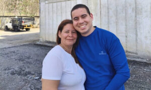 Excarcelan al abogado Kennedy Tejeda y verifican la salida de otros 80 detenidos