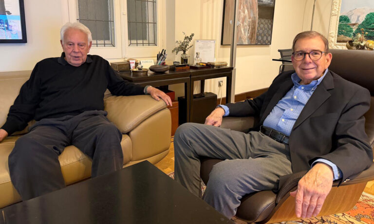 González Urrutia conversa con Felipe González: “La transición debe ser firme”