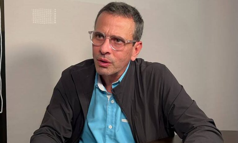 Capriles pide aumento salarial para los maestros en su día