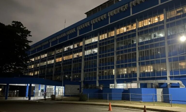 Tres heridos deja tiroteo contra local de comida rápida en Lagunillas