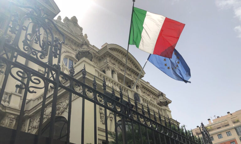 Caracas y Roma acuerdan elevar sus misiones al rango de embajadores