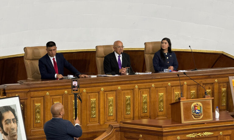 Jorge Rodríguez promete en la AN que va a “traer de vuelta a Maduro”