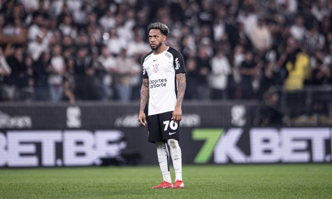 “Brujo” Martínez afirma que no ha vuelto al Corinthians por problemas con su pasaporte