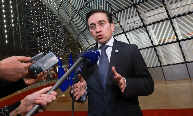 Albares señala que la UE se alinea con España en su apoyo al diálogo en Venezuela