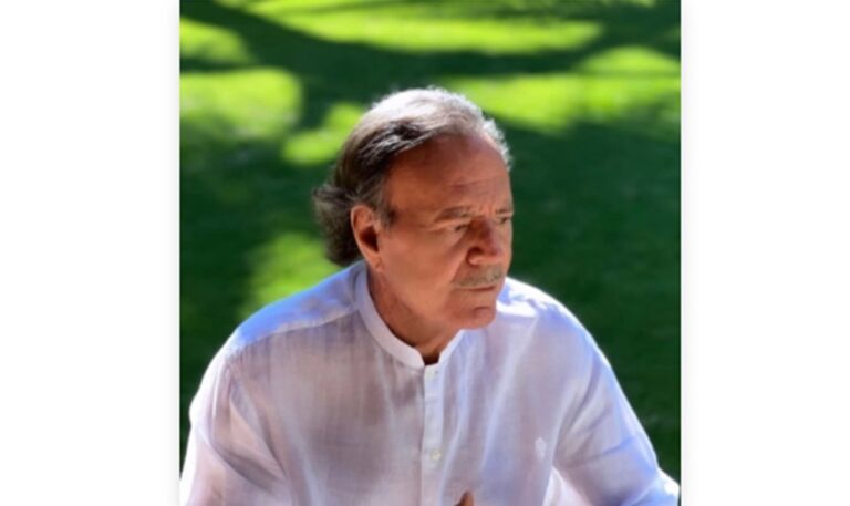 Julio Iglesias niega haber abusado o faltado al respeto a ninguna mujer