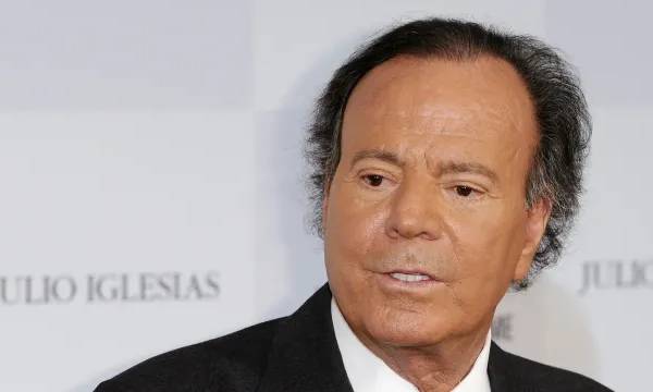Denuncia contra Julio Iglesias podría ser aceptada en República Dominicana