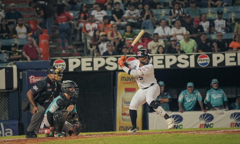 Águilas vence 6-4 a los Bravos y sigue en la lucha del “round robin”