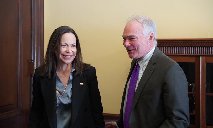 Senador demócrata se reúne con Machado y pide prontas elecciones en Venezuela