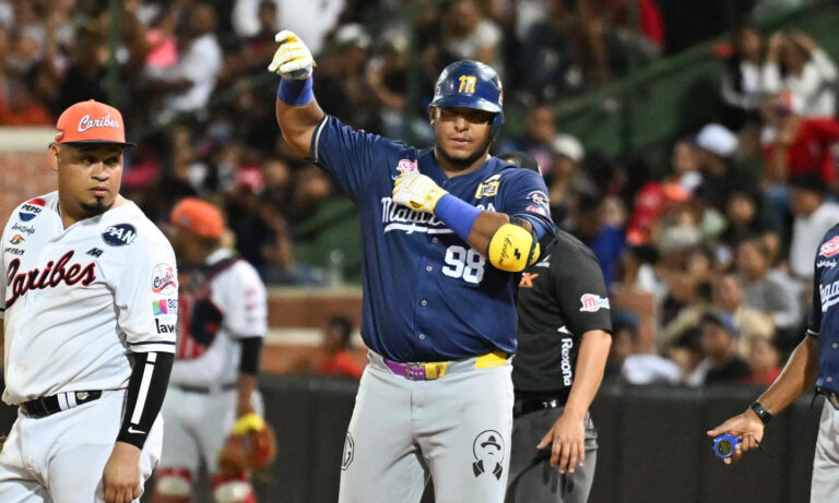 Magallanes aplasta 12-4 a Caribes en el primero de la final de la LVBP