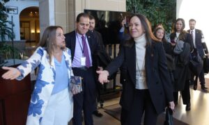 Machado exige “desmontar la estructura represiva y los centros de tortura”