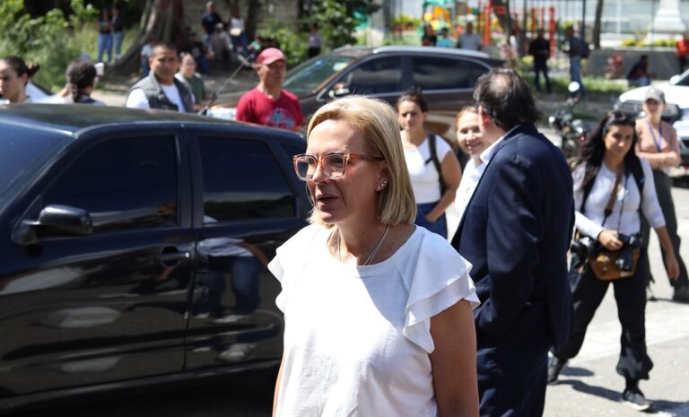 Hija de González Urrutia revela que pudo ver a su esposo, Rafael Tudares