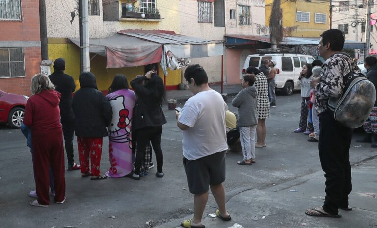 Fuerte sismo de magnitud 6,5 sacude el centro de México