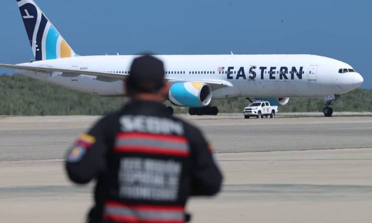 Arriban al país 235 migrantes venezolanos deportados por EE. UU.