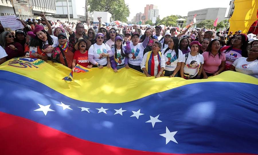 Mujeres chavistas dicen que Delcy Rodríguez "no está sola" tras asumir como "presidenta encargada"