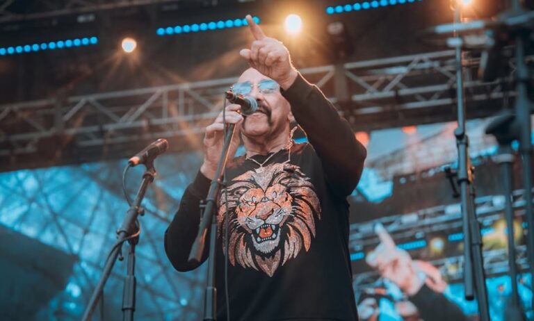 Oscar D’León conquista México y Costa Rica