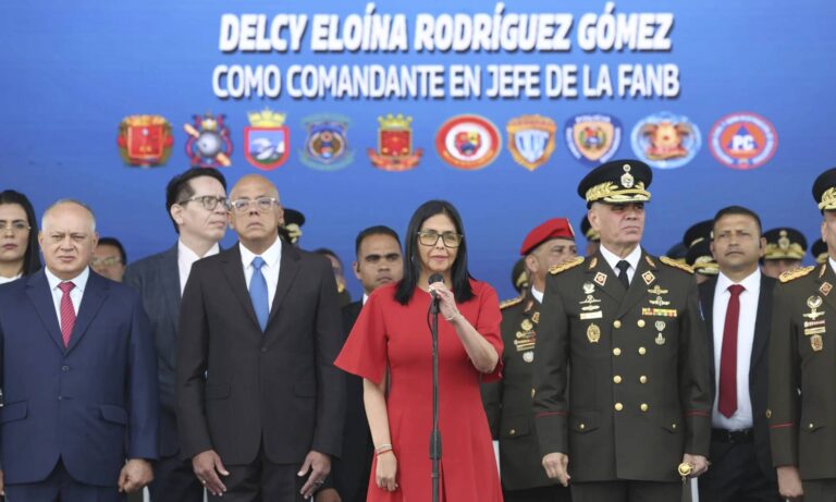 Cabello y Padrino López declaran lealtad a Delcy Rodríguez como “comandante en jefe”