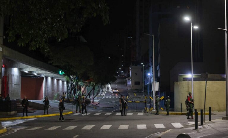 Reportan fuerte tiroteo en los alrededores del palacio de Miraflores