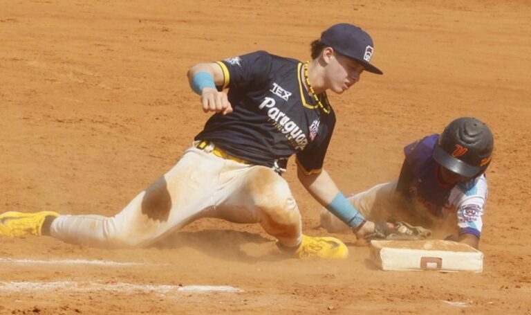 Al terreno para la ronda eliminatoria senior de Pequeñas Ligas