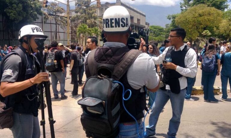 Liberan a 14 periodistas y trabajadores de la prensa detenidos este lunes en Caracas