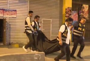 Matan a balazos a 3 venezolanos cuando jugaban fútbol en Lima