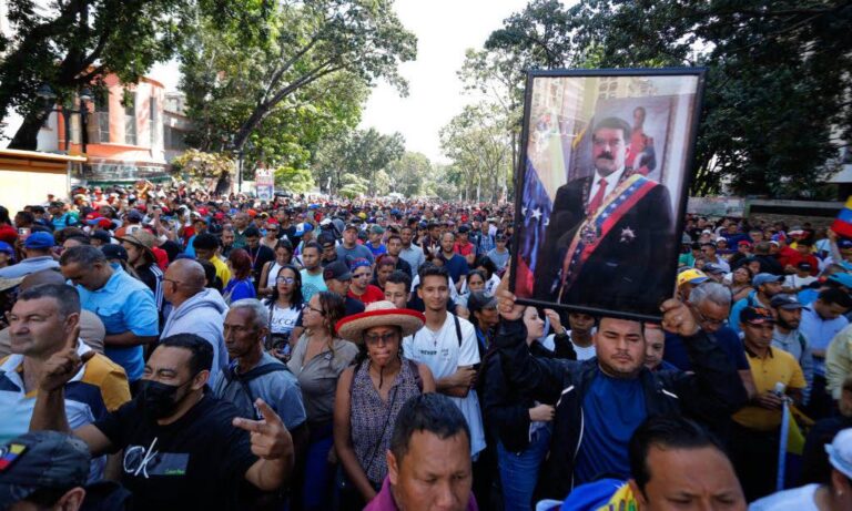 Chavistas exigen en Caracas la liberación de Nicolás Maduro y Cilia Flores