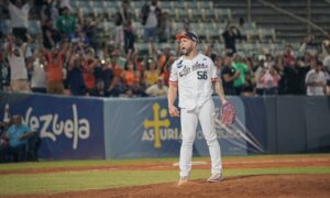 Silvino Bracho gana el premio Cerrador del Año de la LVBP