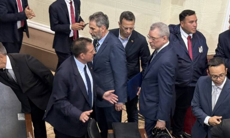 Diputados opositores electos exigen cese de "criminalización a la disidencia" 